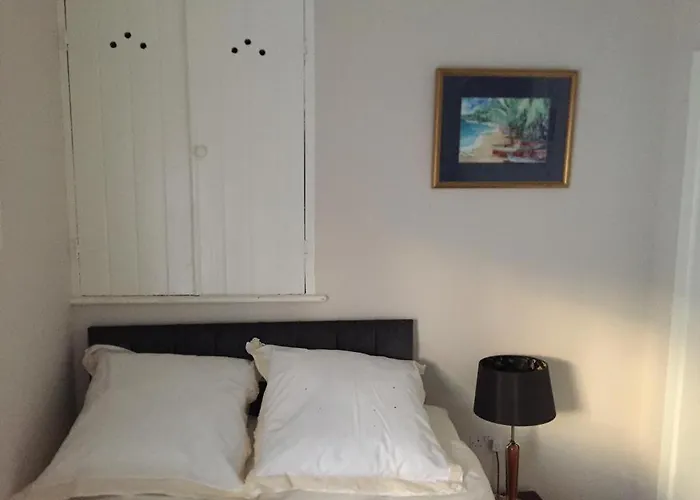 2 Bed House